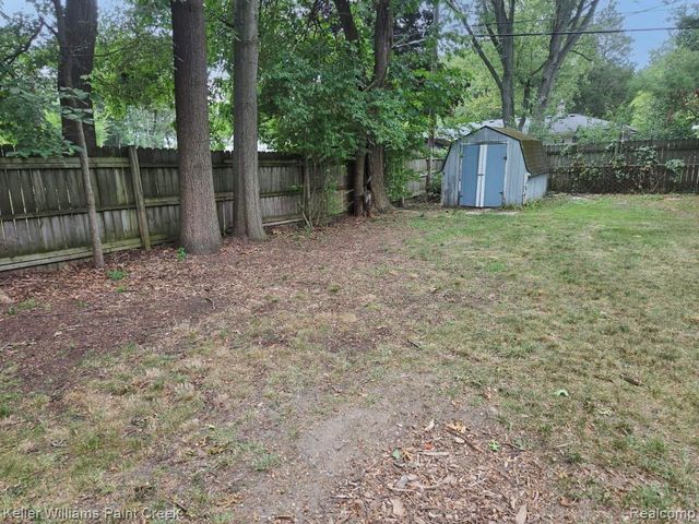 2438 Archdale, West Bloomfield, MI 48324
