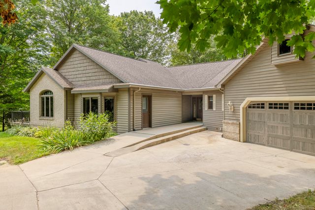 8047 Kraft Avenue Se, Caledonia Twp, MI 49316