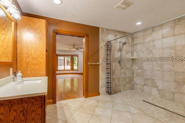 8047 Kraft Avenue Se, Caledonia Twp, MI 49316