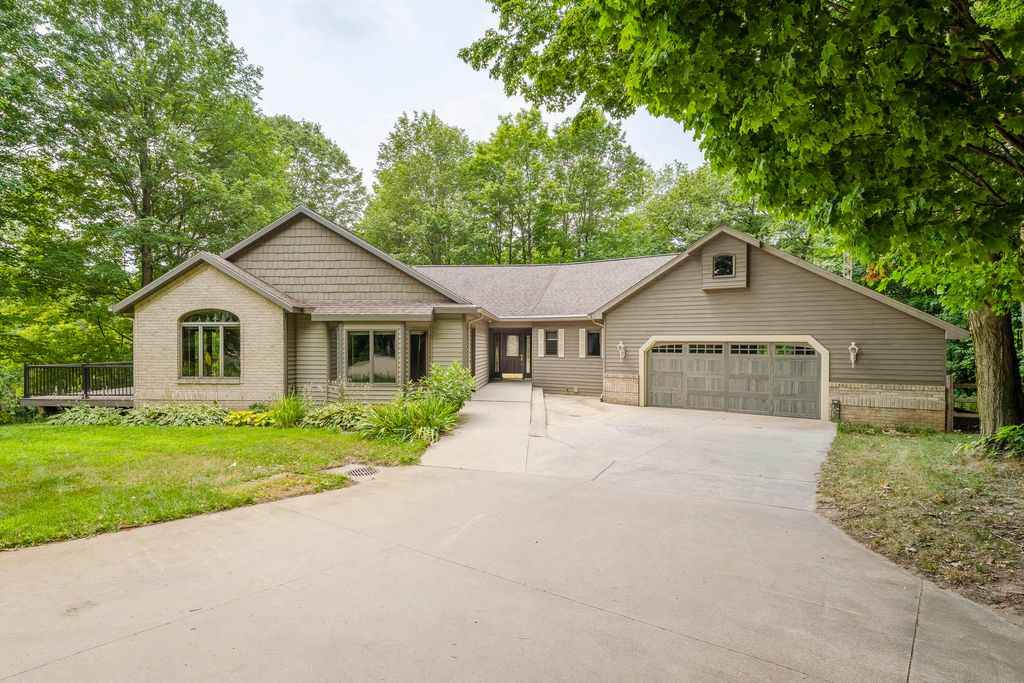 8047 Kraft Avenue Se, Caledonia Twp, MI 49316