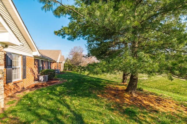 800 Browns Ln Apt C2, Gallatin, TN 37066