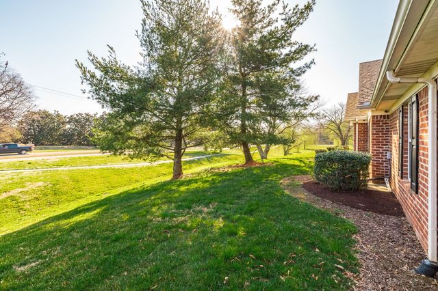 800 Browns Ln Apt C2, Gallatin, TN 37066