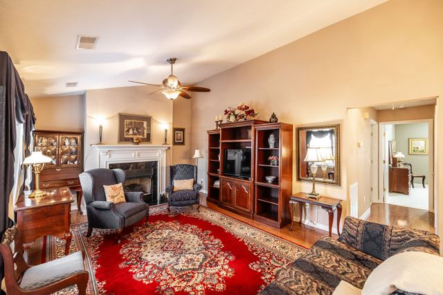 800 Browns Ln Apt C2, Gallatin, TN 37066