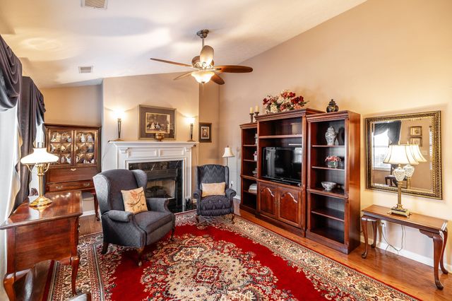 800 Browns Ln Apt C2, Gallatin, TN 37066