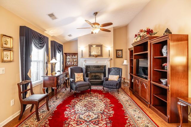 800 Browns Ln Apt C2, Gallatin, TN 37066