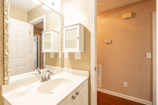 800 Browns Ln Apt C2, Gallatin, TN 37066