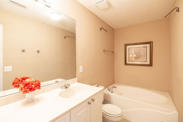 800 Browns Ln Apt C2, Gallatin, TN 37066