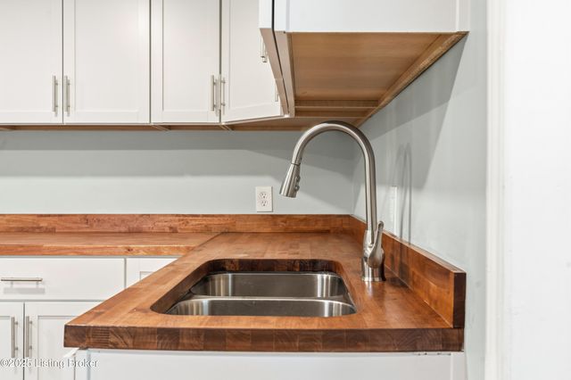 400 Hillview Dr, Louisville, KY 40214