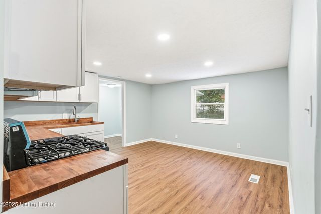 400 Hillview Dr, Louisville, KY 40214