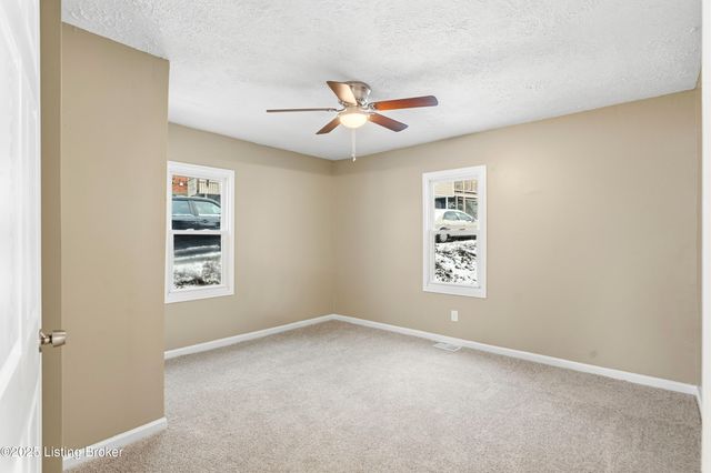 400 Hillview Dr, Louisville, KY 40214