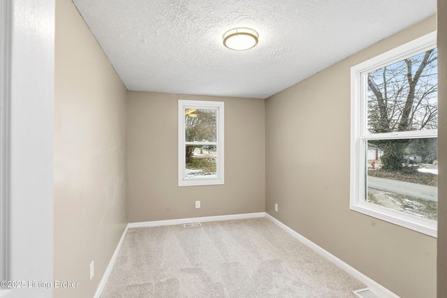 400 Hillview Dr, Louisville, KY 40214