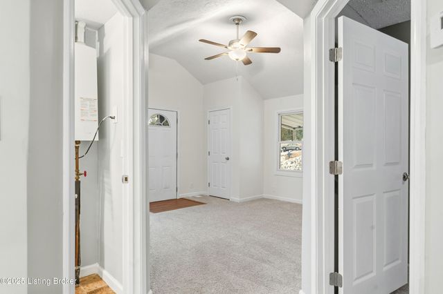 400 Hillview Dr, Louisville, KY 40214