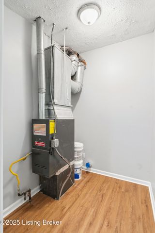 400 Hillview Dr, Louisville, KY 40214