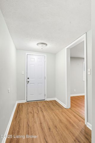 400 Hillview Dr, Louisville, KY 40214