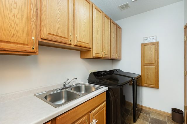 6404 NW 56th Street, Johnston, IA 50131