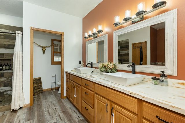 6404 NW 56th Street, Johnston, IA 50131