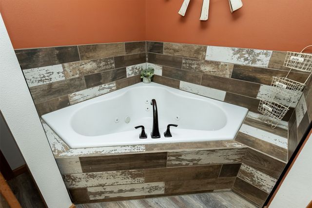 6404 NW 56th Street, Johnston, IA 50131