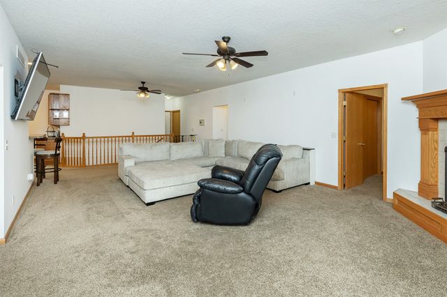 6404 NW 56th Street, Johnston, IA 50131