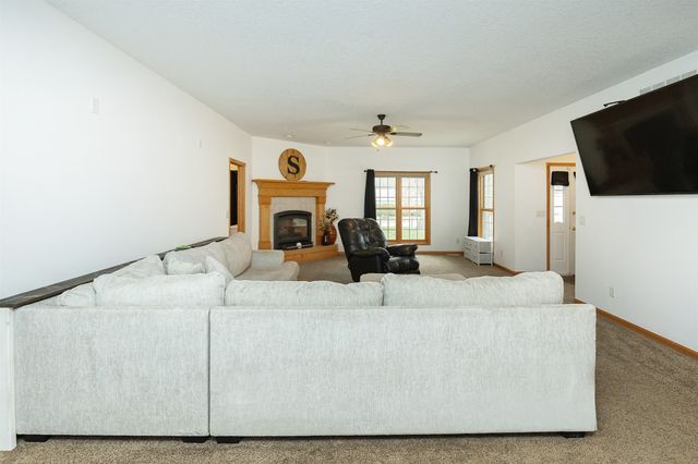 6404 NW 56th Street, Johnston, IA 50131