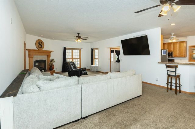 6404 NW 56th Street, Johnston, IA 50131