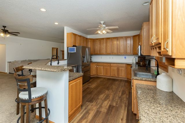 6404 NW 56th Street, Johnston, IA 50131