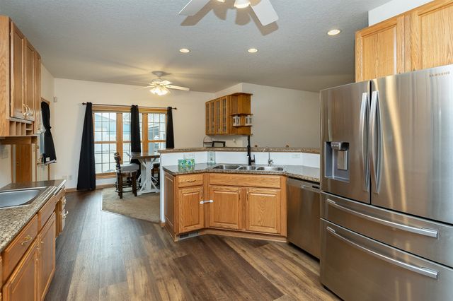 6404 NW 56th Street, Johnston, IA 50131