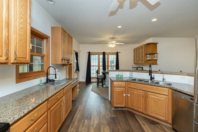 6404 NW 56th Street, Johnston, IA 50131