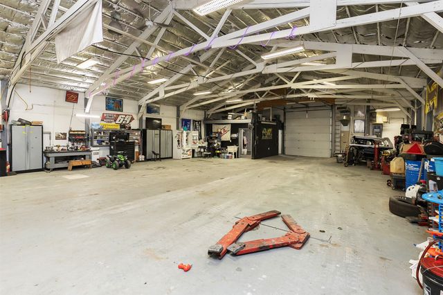 6404 NW 56th Street, Johnston, IA 50131