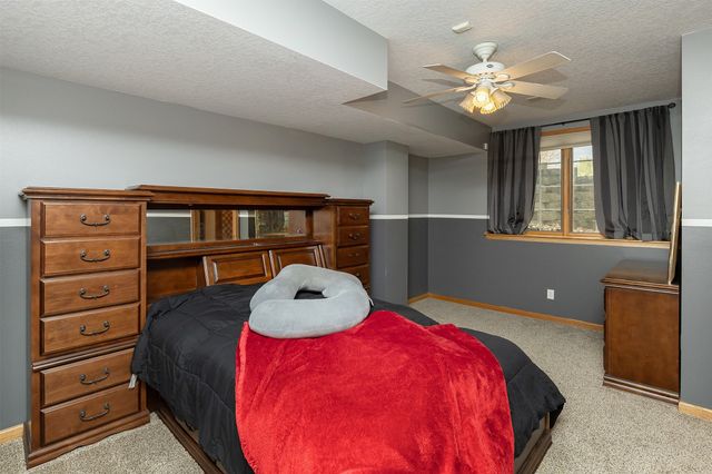 6404 NW 56th Street, Johnston, IA 50131