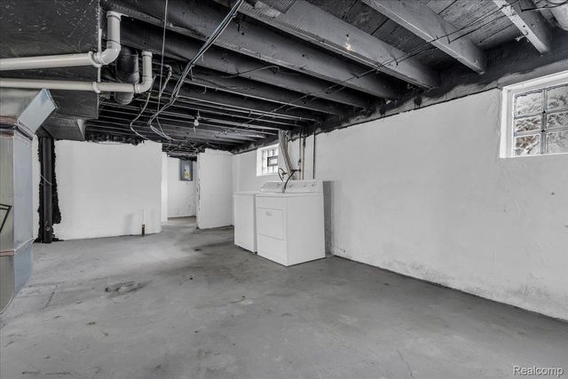 8268 Hudson Avenue, Warren, MI 48089