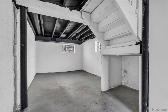 8268 Hudson Avenue, Warren, MI 48089