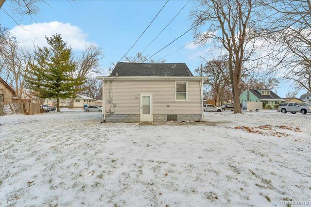 8268 Hudson Avenue, Warren, MI 48089