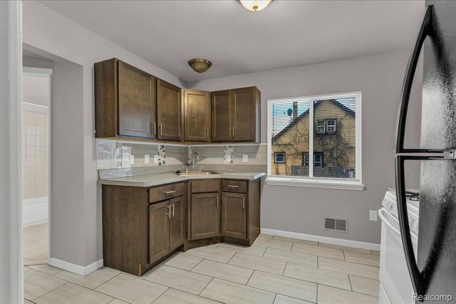 8268 Hudson Avenue, Warren, MI 48089