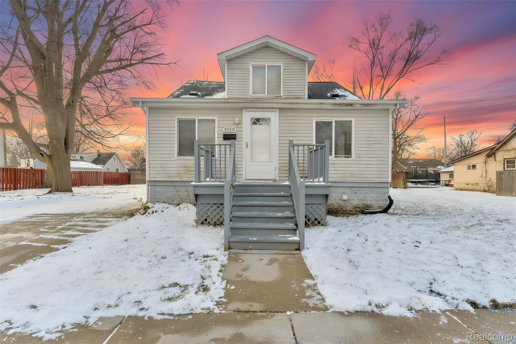 8268 Hudson Avenue, Warren, MI 48089