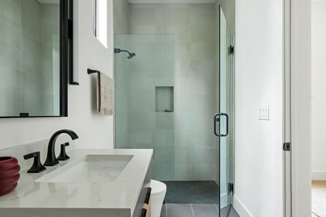 1102 Summit ST, Austin, TX 78741