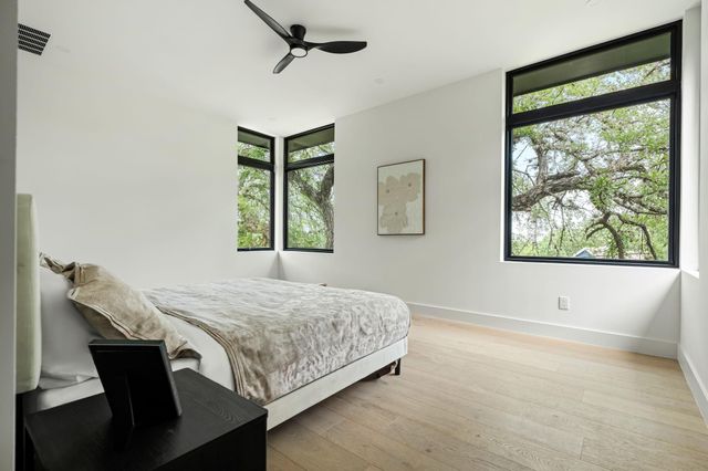 1102 Summit ST, Austin, TX 78741