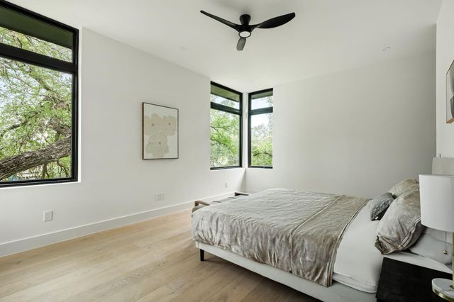 1102 Summit ST, Austin, TX 78741