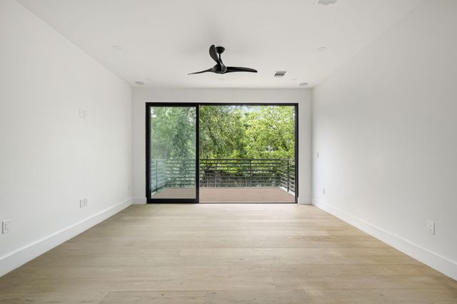 1102 Summit ST, Austin, TX 78741