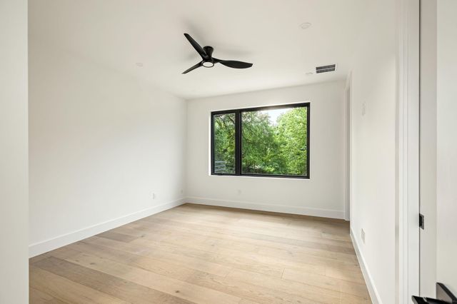1102 Summit ST, Austin, TX 78741