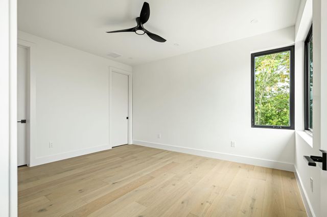 1102 Summit ST, Austin, TX 78741