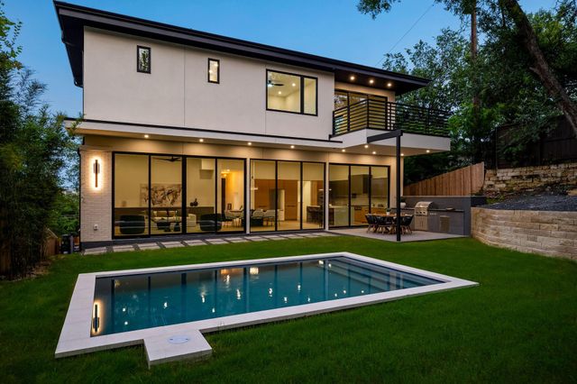 1102 Summit ST, Austin, TX 78741