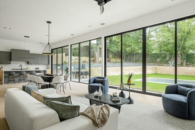 1102 Summit ST, Austin, TX 78741
