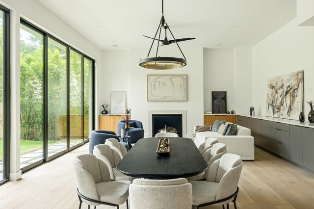 1102 Summit ST, Austin, TX 78741