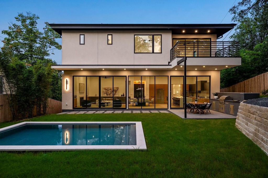 1102 Summit ST, Austin, TX 78741