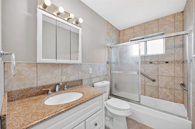 1709 Capri Lane, Seabrook, TX 77586