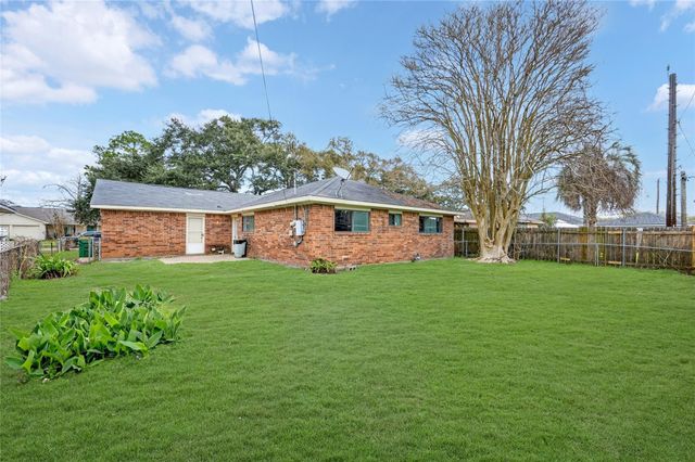 1709 Capri Lane, Seabrook, TX 77586