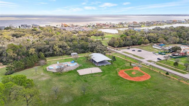 1709 Capri Lane, Seabrook, TX 77586