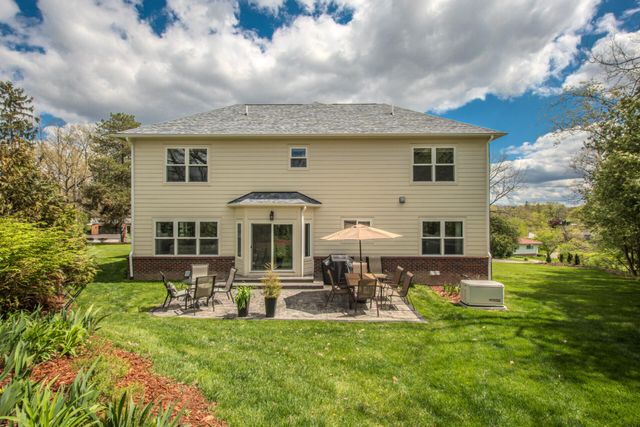1360 Fairlane Drive, Ann Arbor, MI 48104