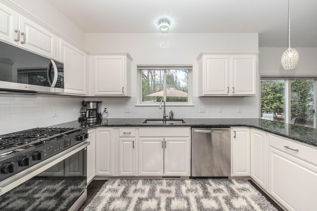 1360 Fairlane Drive, Ann Arbor, MI 48104