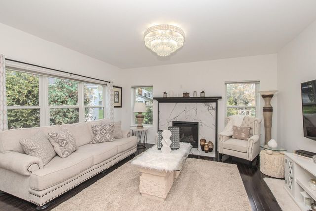 1360 Fairlane Drive, Ann Arbor, MI 48104